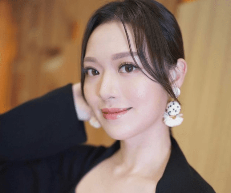 馮盈盈瘦面｜YouTube拍片教6招瘦臉去水腫秘技 踢走包包面自信返晒嚟