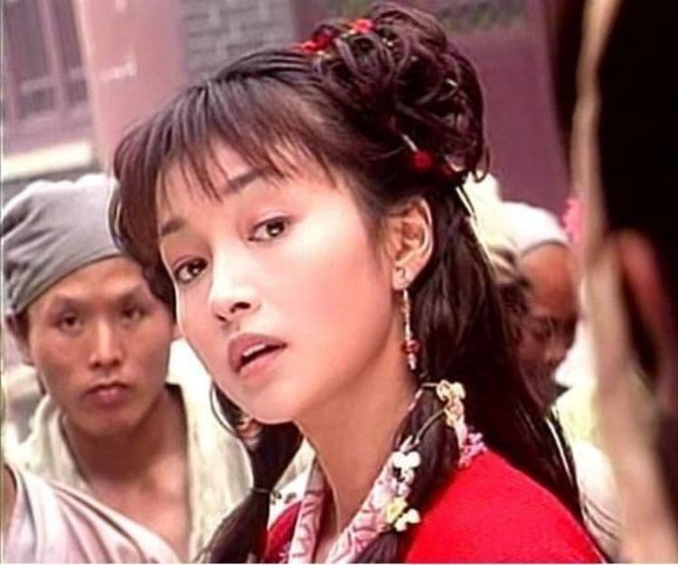 李綺虹素顏獲網民力撐！回顧「最美郭襄」全盛期美貌  罕有受訪親述留港太耐感壓力、分享與黎明黃子華拍戲趣事