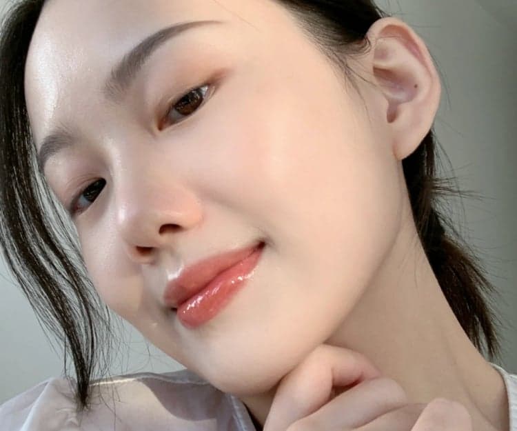 網民分享混油肌超強持久底妝法！粉底液混合XX：實測一整天不卡粉不溶妝