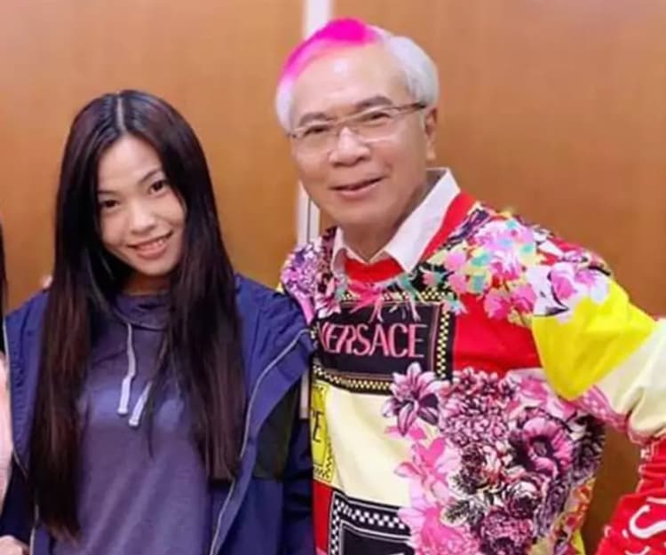 「爺孫戀」李龍基未婚妻被質疑學歷造假、爆曾於美國徵婚！基哥力撐37歲嫩妻Chris 公開回應澄清事件
