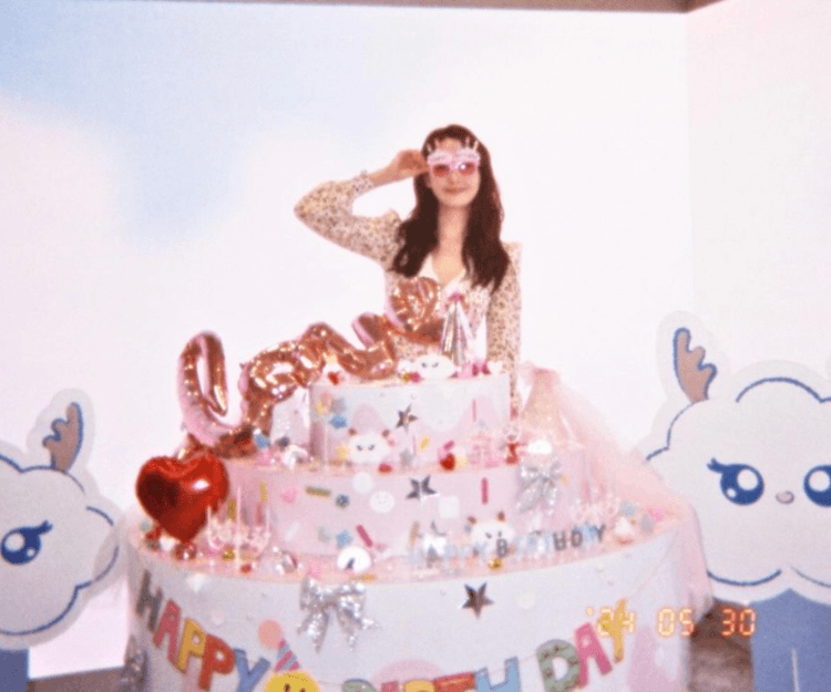 允兒34歲生日曬可愛慶祝照 依然維持童顏美貌！保養全靠6大秘訣：泥膜清潔去角質、足浴消腫